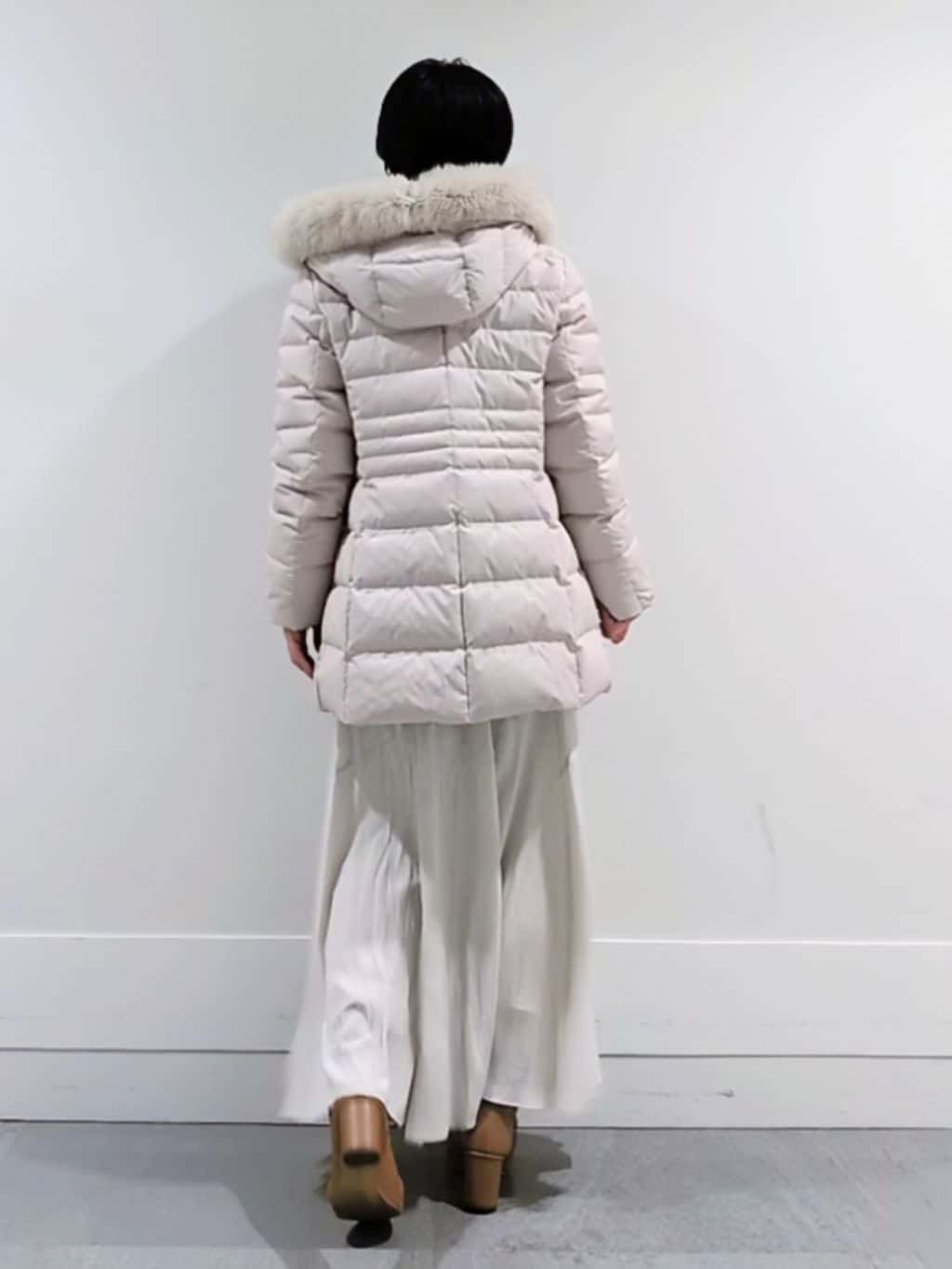 ミズタさんの「UNTITLED｜【はっ水機能/フード取り外し可】ミディダウンコート」を使ったコーディネート