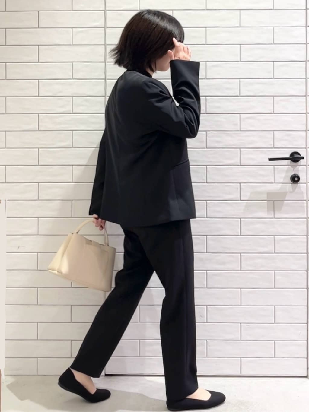 しおりさんの「OPAQUE.CLIP｜《通勤／セットアップ対応》 Vネックジャケット／ダブルクロス【洗濯機OK】」を使ったコーディネート