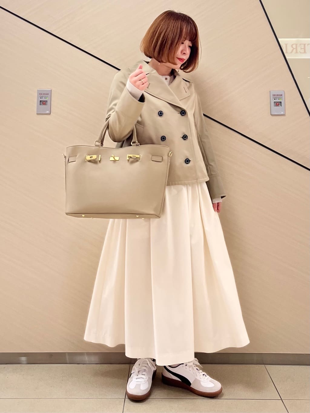 yahataさんの「DRESSTERIOR｜【ウォッシャブル/撥水素材】Aラインショートトレンチジャケット」を使ったコーディネート