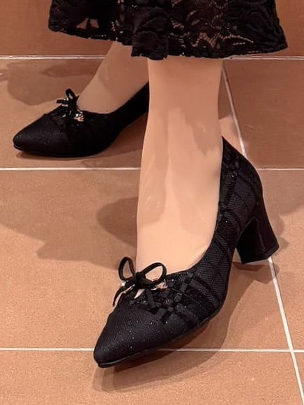 すみれさんの「ESPERANZA｜ビジューリボンポインテッドパンプス」を使ったコーディネート