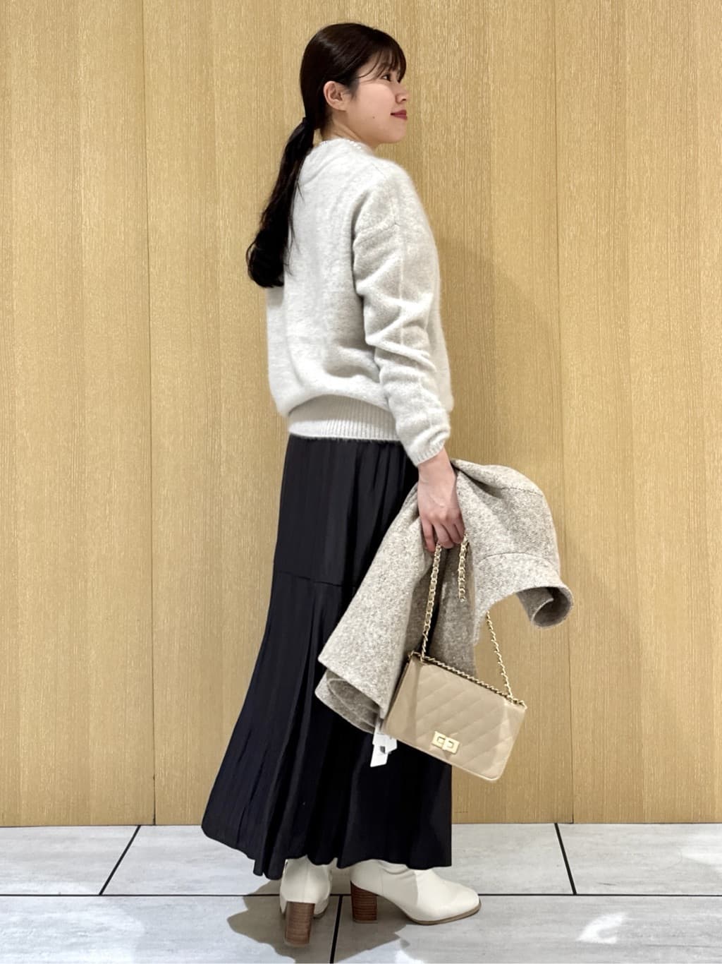 nanaさんの「UNTITLED｜【大人な品格/ふわふわニット】フォックスカシミヤ コクーンニット」を使ったコーディネート