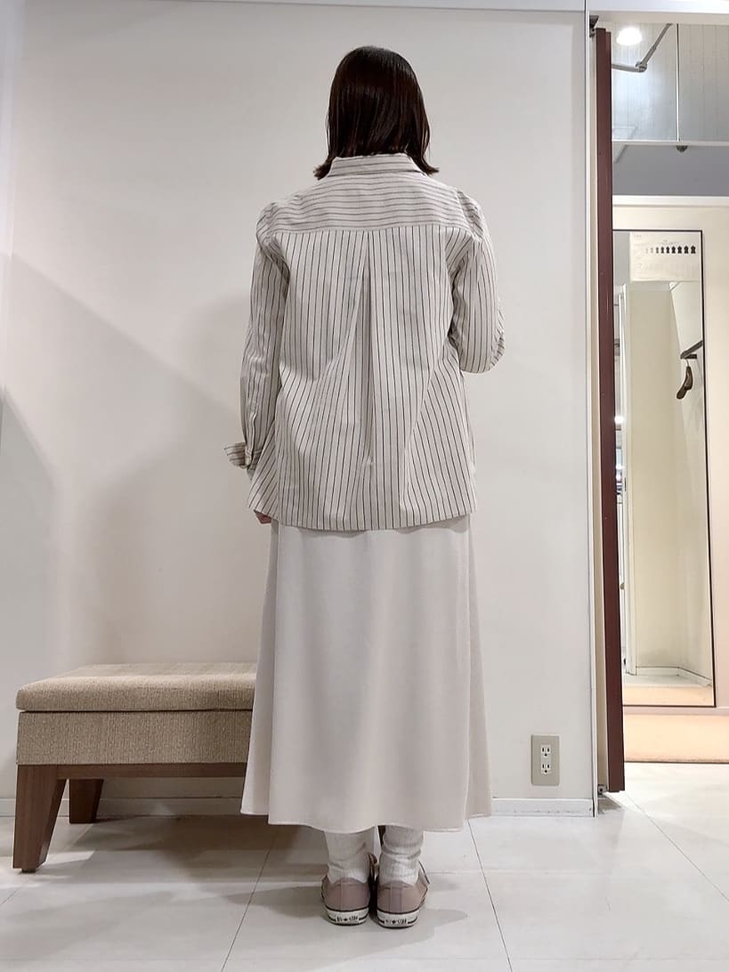 YUIさんの「UNTITLED｜【ウエストゴム/洗える】サテンナロースカート」を使ったコーディネート