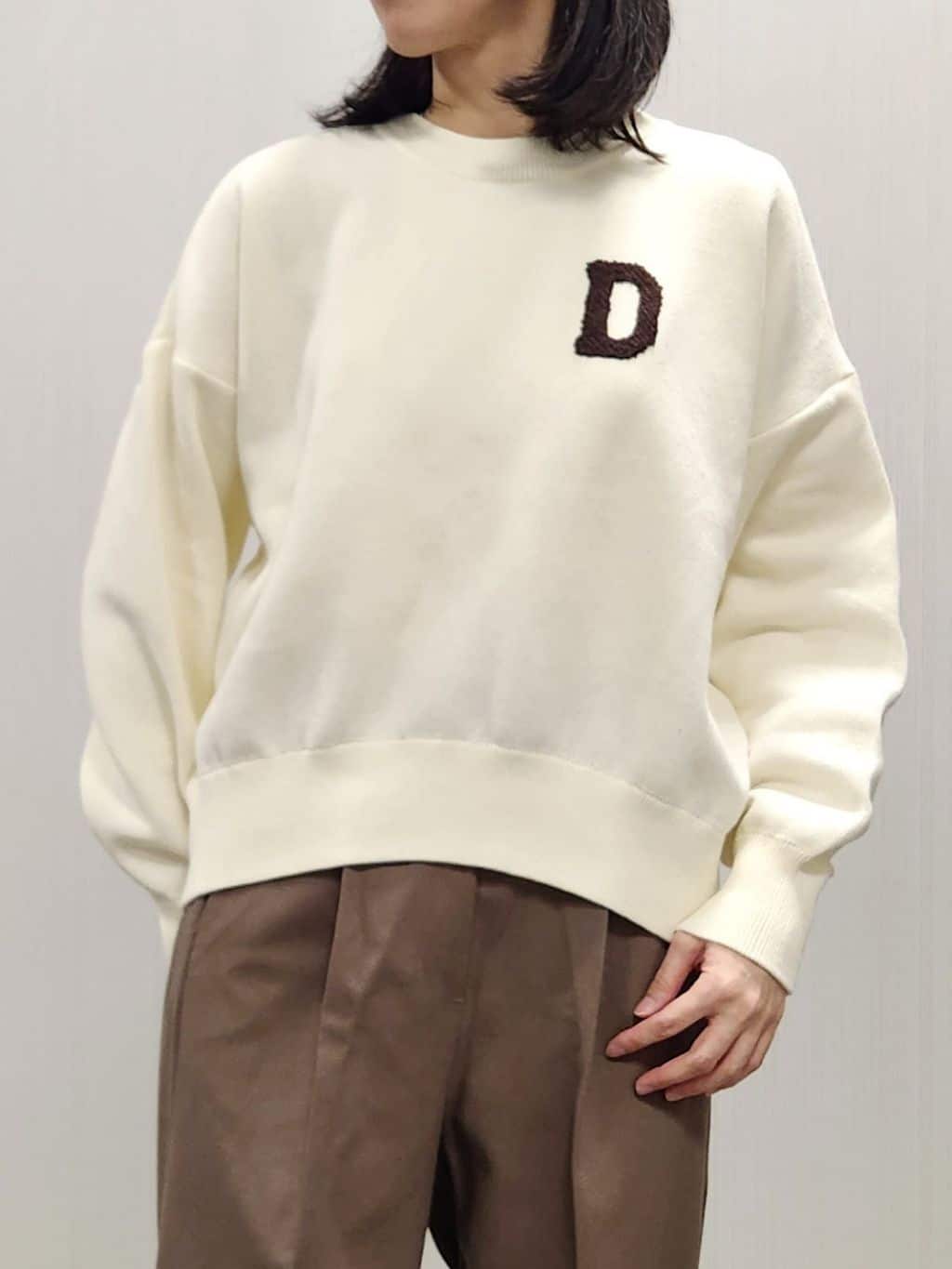 naraさんの「Dessin｜【洗える】Dサガラ刺繍ワッペン付きニット」を使ったコーディネート