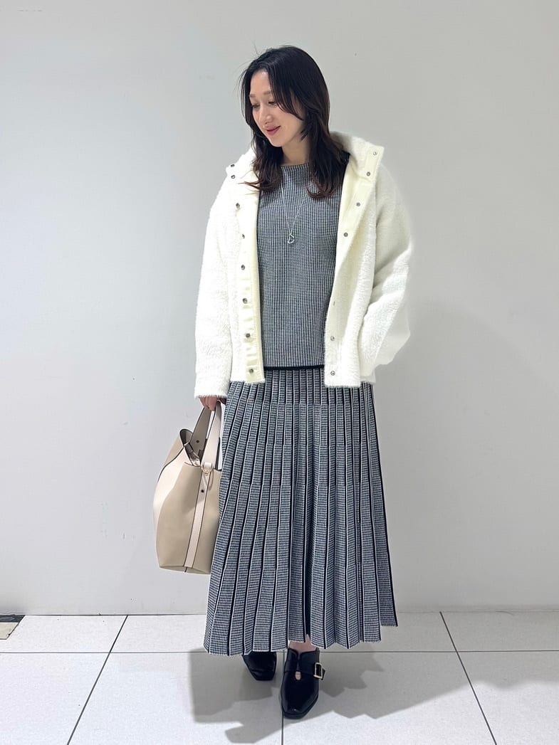 そんさんの「INDIVI｜スタンドネック シャギーモールニット」を使ったコーディネート