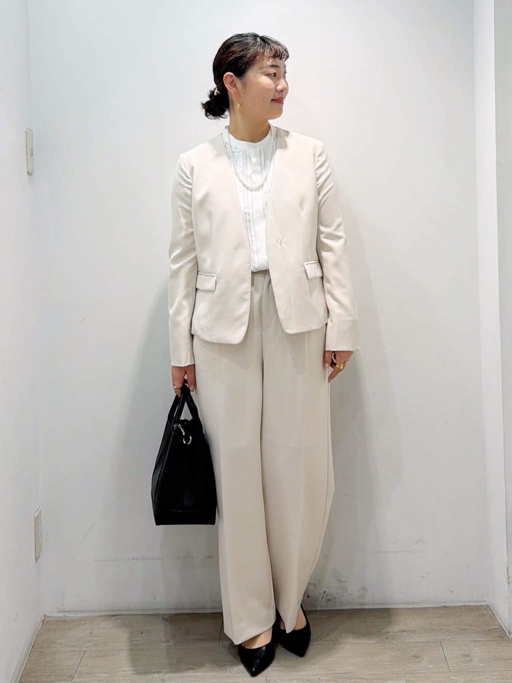 sumicaさんの「OPAQUE.CLIP｜《通勤／セットアップ対応》 パイピングVネックジャケット【洗濯機OK】」を使ったコーディネート