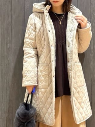meiさんの「SHOO･LA･RUE｜【撥水/フード取り外し可】自然にくびれる あったかダイヤ柄キルトコート【CIRCRIC】」を使ったコーディネート