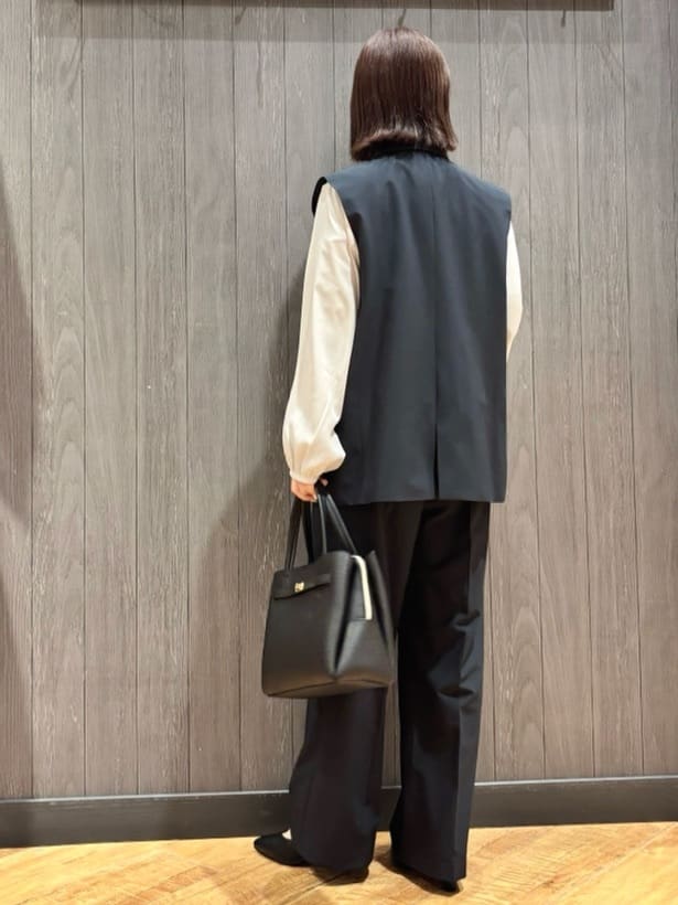 meiさんの「SHOO･LA･RUE｜【セットアップ可/S-LL/洗濯機可】サッと羽織ってこなれ見え ダブルブレストジレ」を使ったコーディネート