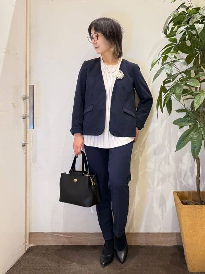 misakiさんの「SHOO･LA･RUE｜【洗濯機可/セットアップ可/S-3L】きちんと楽に。カットジョーゼット テーパードパンツ」を使ったコーディネート
