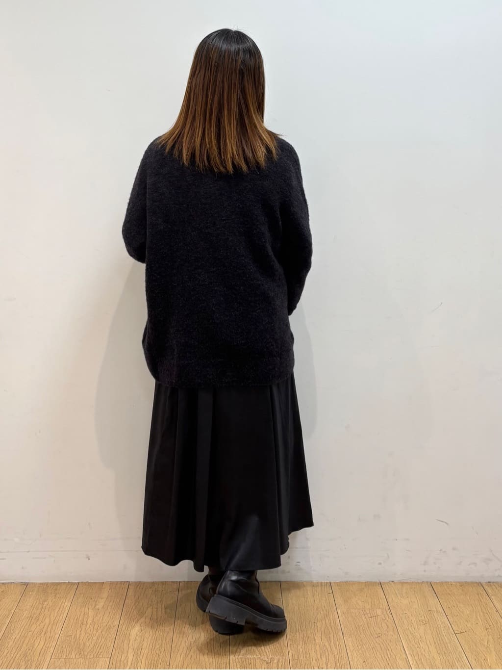 mikkoさんの「INDIVI｜【エアリー素材】ブークレ着流しニットカーディガン」を使ったコーディネート