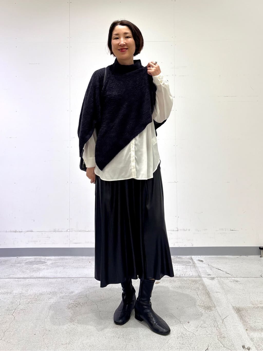 yuriさんの「INDIVI｜【きれいめ／ラメ】シャイニーローン ドレーピーブラウス」を使ったコーディネート