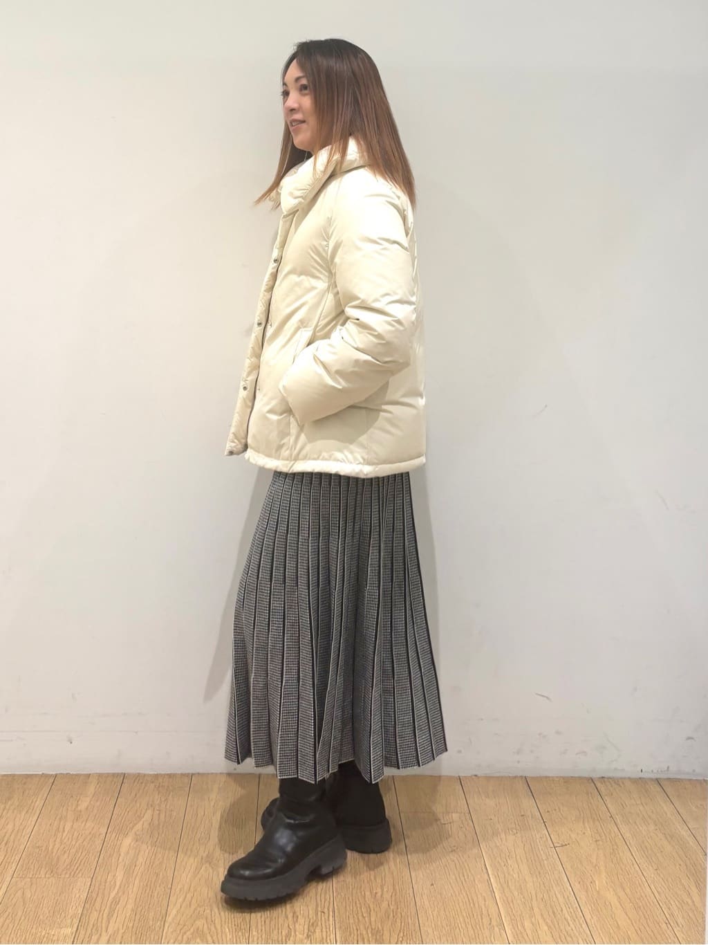 mikkoさんの「INDIVI｜【撥水／洗える／デザイン衿】ステッチレス ショートダウンコート」を使ったコーディネート