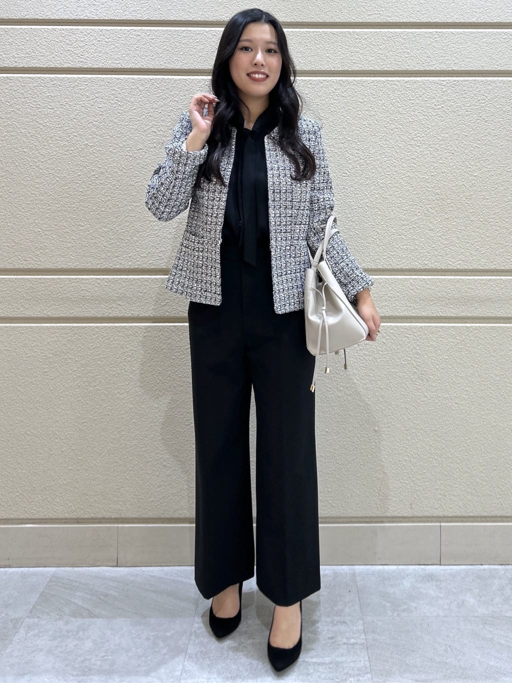 Momokaさんの「COUP DE CHANCE｜【洗える／日本製】女性らしい細ボウタイブラウス」を使ったコーディネート