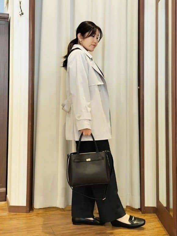 chami さんの「SHOO･LA･RUE｜【S-LL/撥水】通勤やお出かけにも活躍 ミドルトレンチコート」を使ったコーディネート
