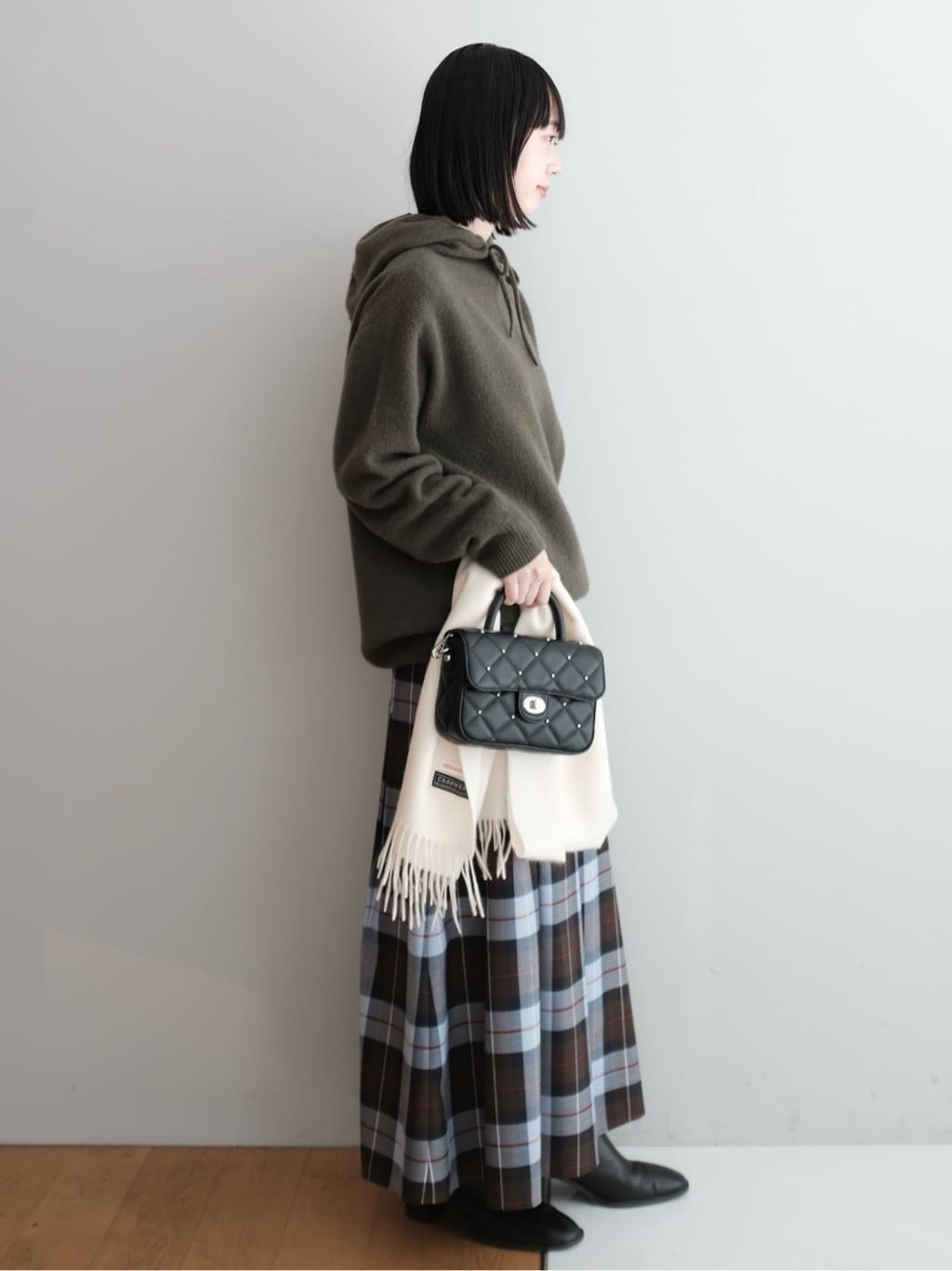 Kishimotoさんの「DRESSTERIOR｜◆カシミヤブレンドフードニット」を使ったコーディネート