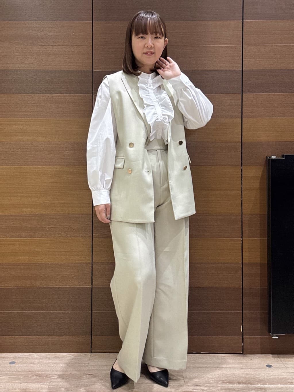 yumeさんの「OPAQUE.CLIP｜金ボタンダブルブレストテーラードジレ／セットアップ対応【洗える】《S～LL》」を使ったコーディネート