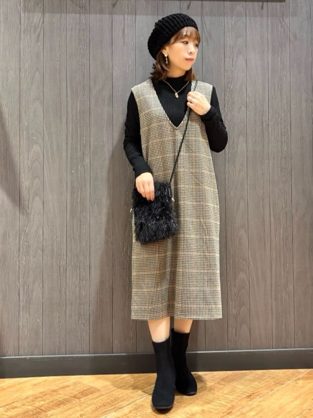 meiさんの「SHOO･LA･RUE｜【2点セット/洗濯機可】時短でコーデが決まる ジャンドレ+リブインナー」を使ったコーディネート
