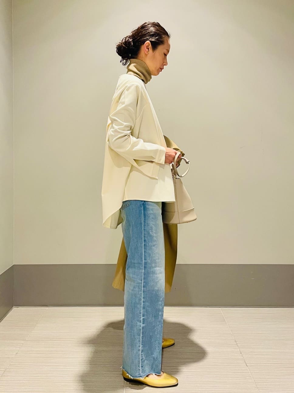 Annさんの「DRESSTERIOR｜センタープレス ワイドストレートデニム」を使ったコーディネート