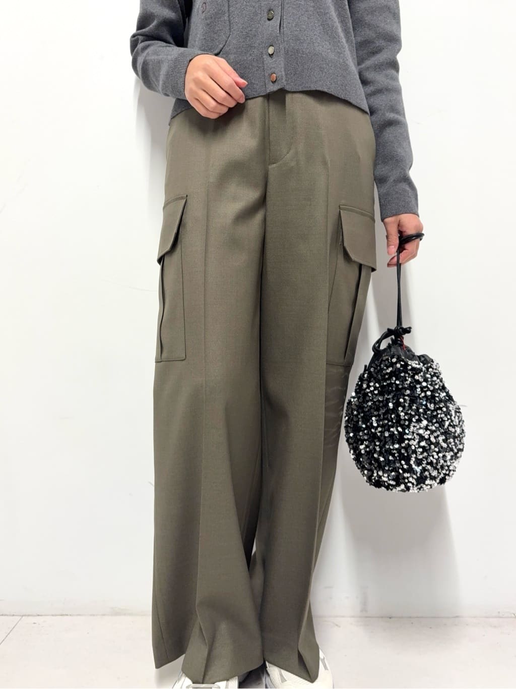 Nishijimaさんの「DRESSTERIOR｜スパンコール2WAY巾着バッグ」を使ったコーディネート