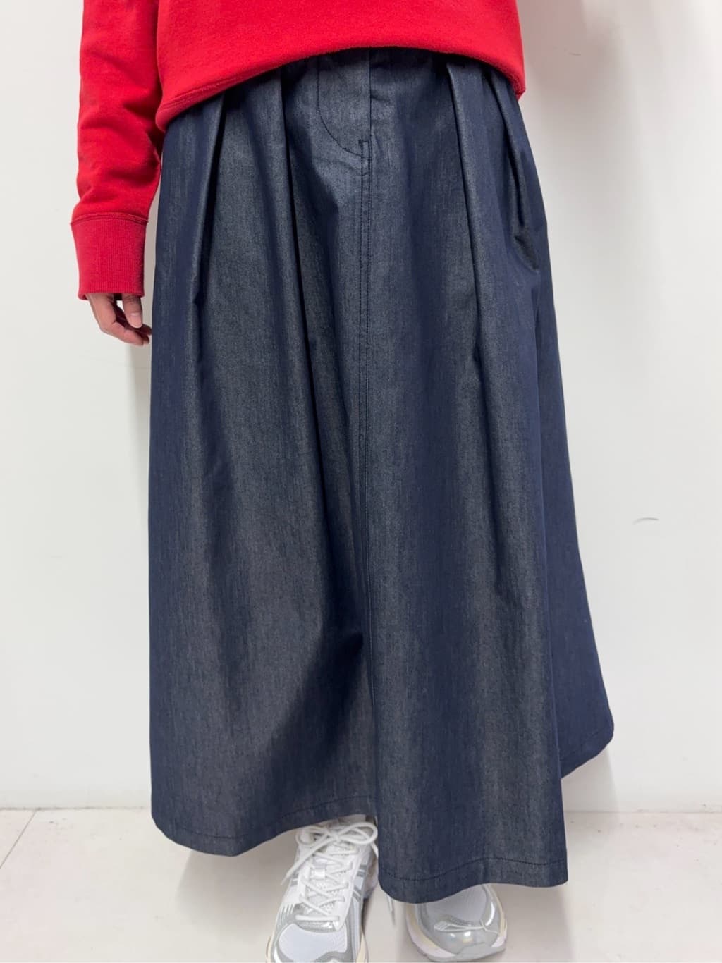 Nishijimaさんの「DRESSTERIOR｜【接触冷感/吸水速乾】クールタッチ デニムライク タックスカート」を使ったコーディネート