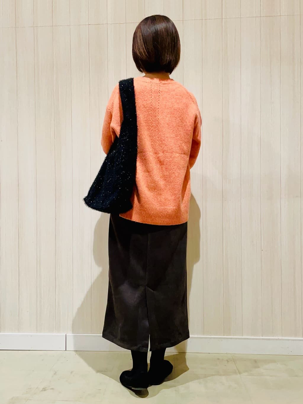 Danke さんの「SHOO･LA･RUE｜【洗濯機可】上品できれい見え フェイクスエード ナロースカート」を使ったコーディネート