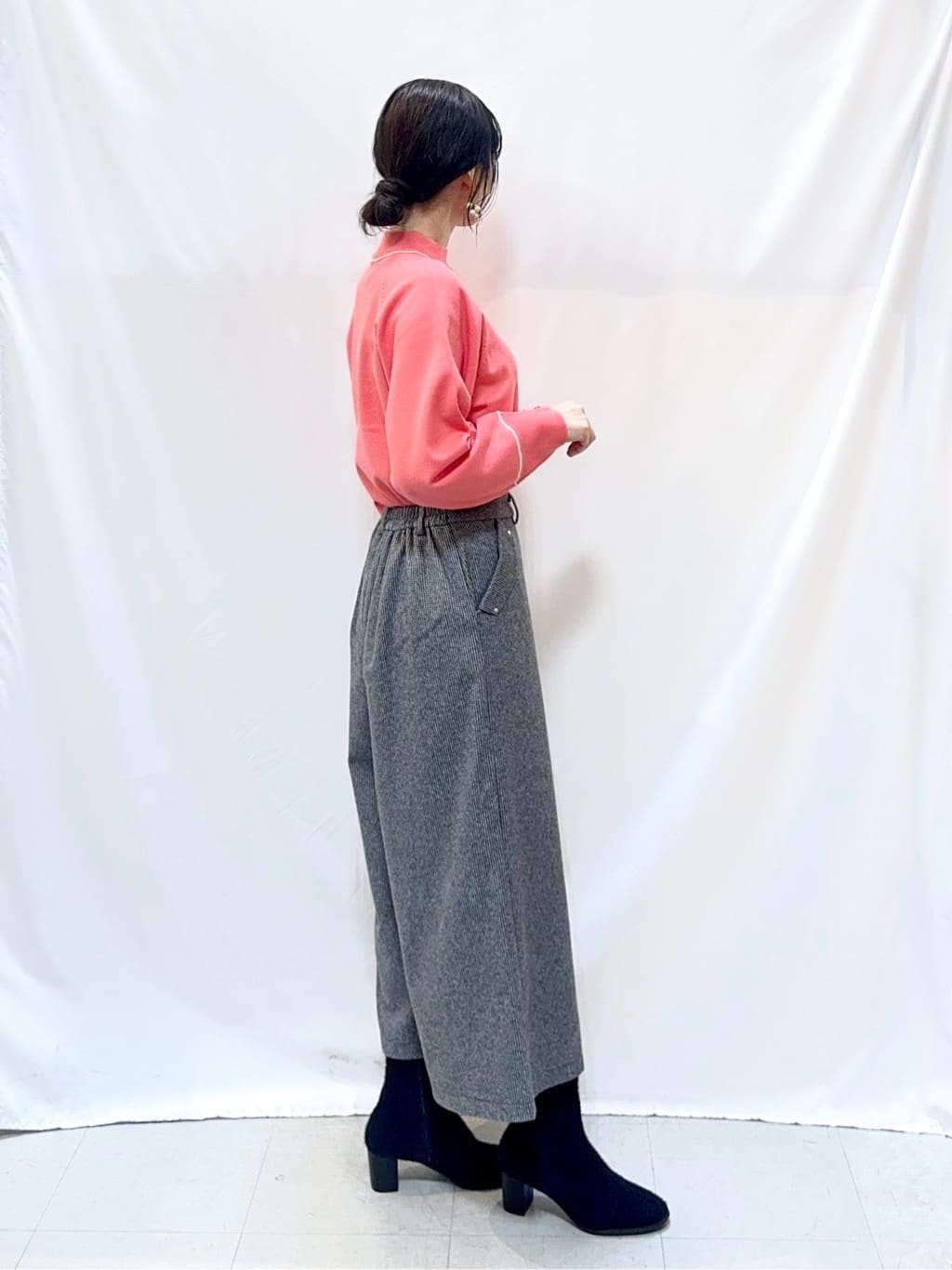 𝐇𝐢𝐫𝐨𝐦𝐢さんの「SHOO･LA･RUE｜【高レビュー】ウエストゴムで穿きやすい　ガウチョパンツ」を使ったコーディネート