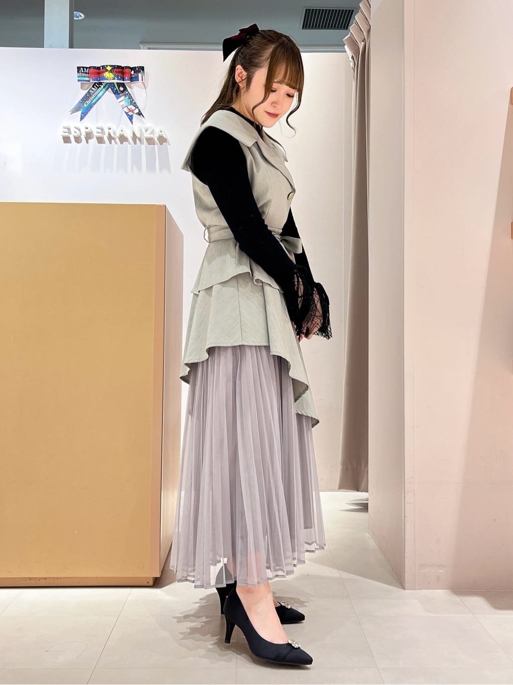 このかさんの「ESPERANZA｜【12時間パンプス】約7．5cm／ビジューベルト パーティ-結婚式に最適」を使ったコーディネート