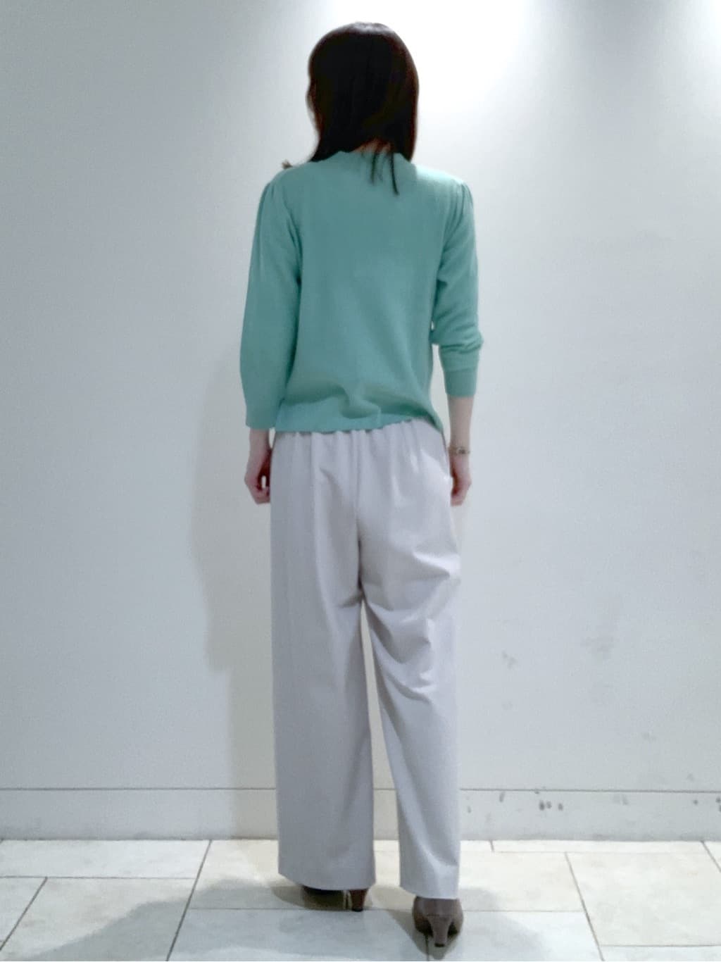 ヤマグチさんの「Reflect｜【選べる5色／アンサンブル可】クルーネックカーディガン」を使ったコーディネート