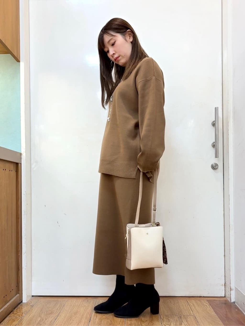 だいわさんの「SHOO･LA･RUE｜【洗濯機可/セットアップ可】さりげないラメ使いで差をつける クルーネックニット」を使ったコーディネート