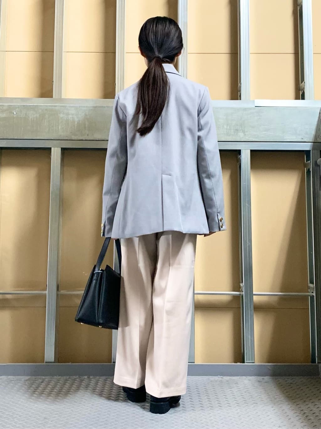 sahoさんの「THE SHOP TK｜【通勤にもデイリーにも】CAVIAN 金ボタンダブルブレストジャケット」を使ったコーディネート