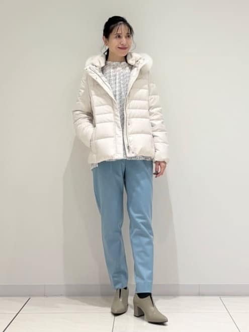 kayoさんの「INDIVI｜【名品／撥水／抗菌防臭】ショート丈リサイクルダウンコート」を使ったコーディネート