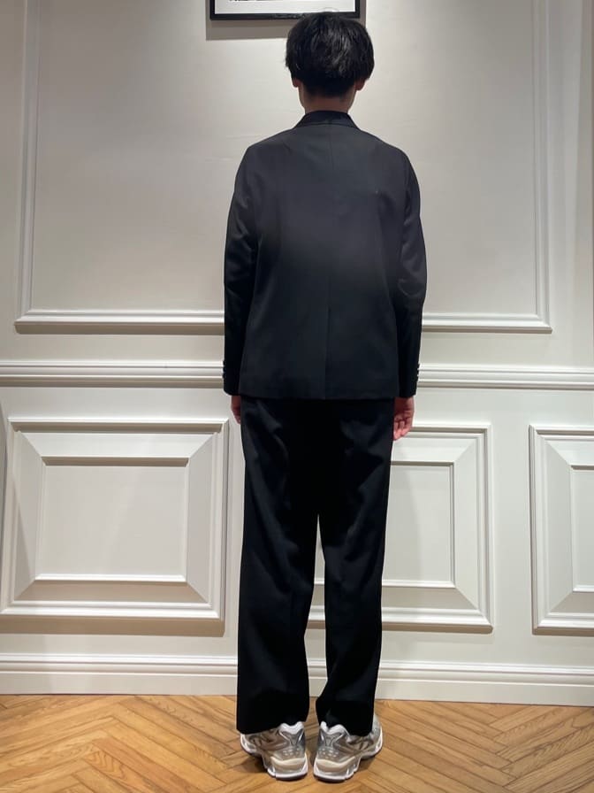 橋本さんの「DRESSTERIOR｜◆ドットスクエアシルクスカーフ」を使ったコーディネート
