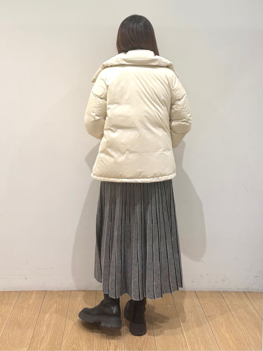 mikkoさんの「INDIVI｜【撥水／洗える／デザイン衿】ステッチレス ショートダウンコート」を使ったコーディネート