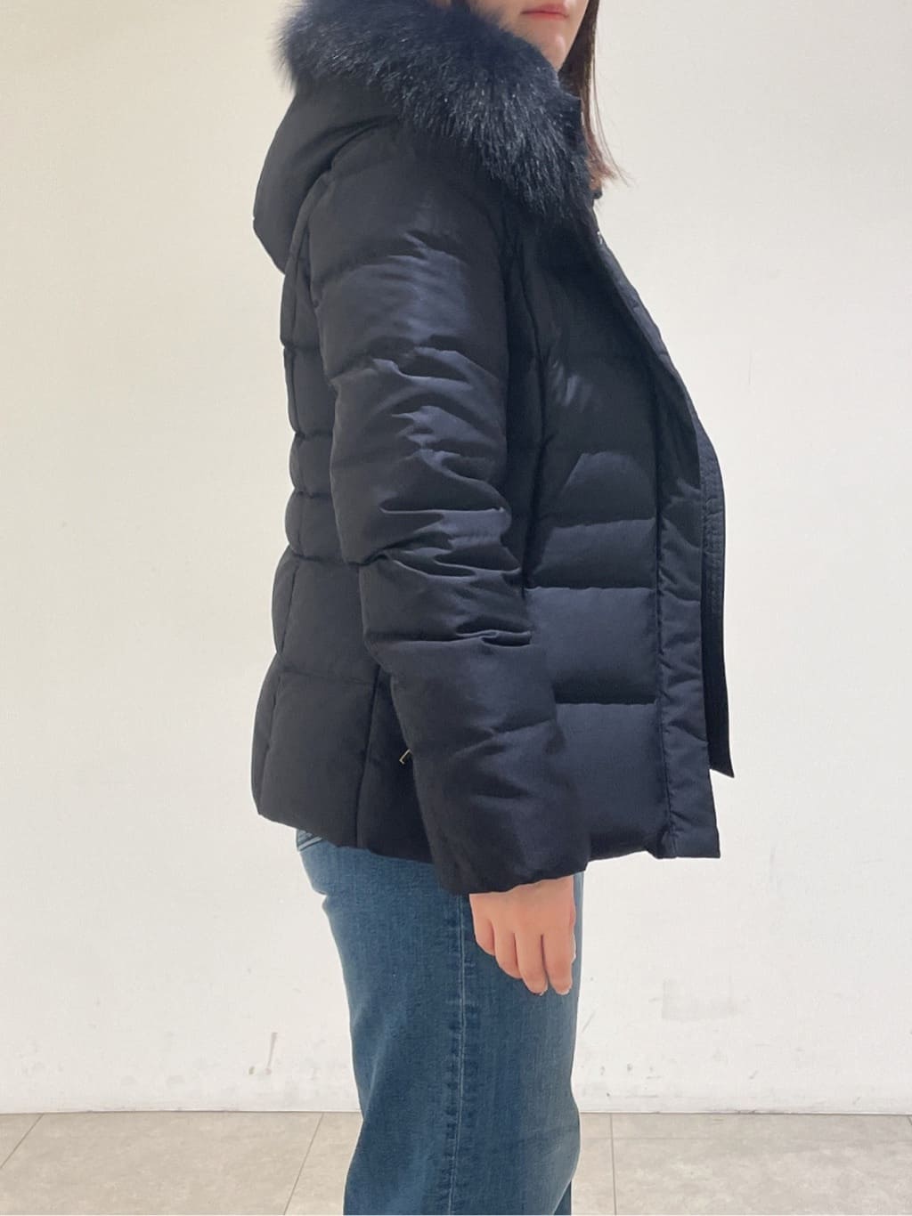 emikaさんの「INDIVI｜【名品／撥水／抗菌防臭】ショート丈リサイクルダウンコート」を使ったコーディネート
