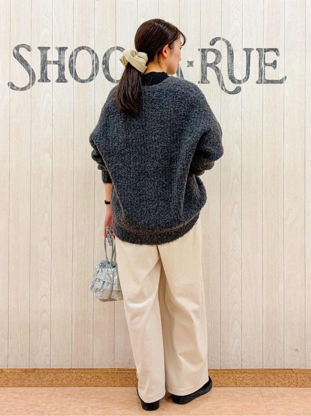 Nakaさんの「SHOO･LA･RUE｜【絶妙なゆるピタ/洗濯機可】ちくちくしにくい リブハイネックやわらかニット」を使ったコーディネート