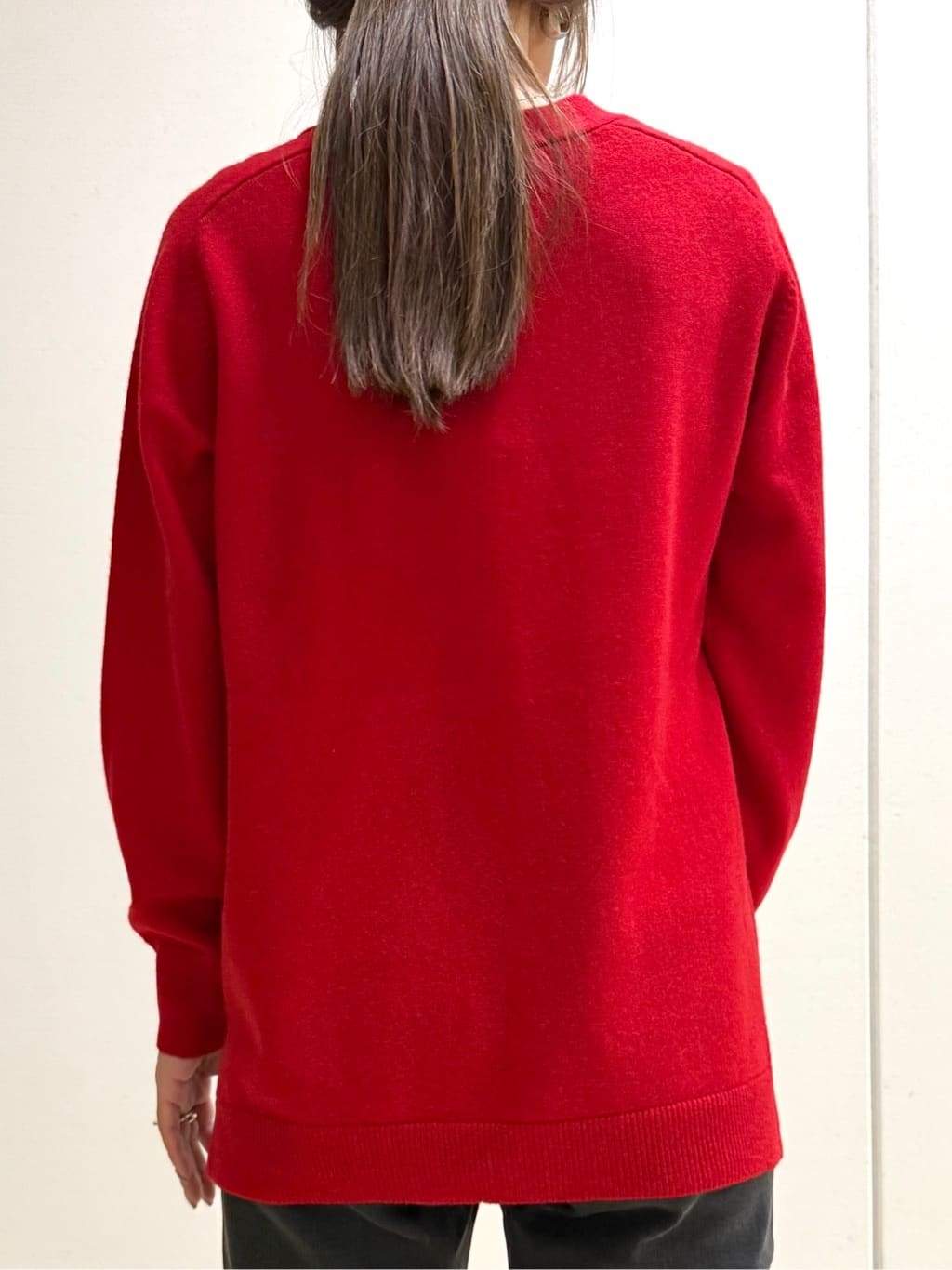mamiさんの「INDIVI｜【洗える／チュニック丈／カシミヤ混】スリットデザインVネックニット」を使ったコーディネート