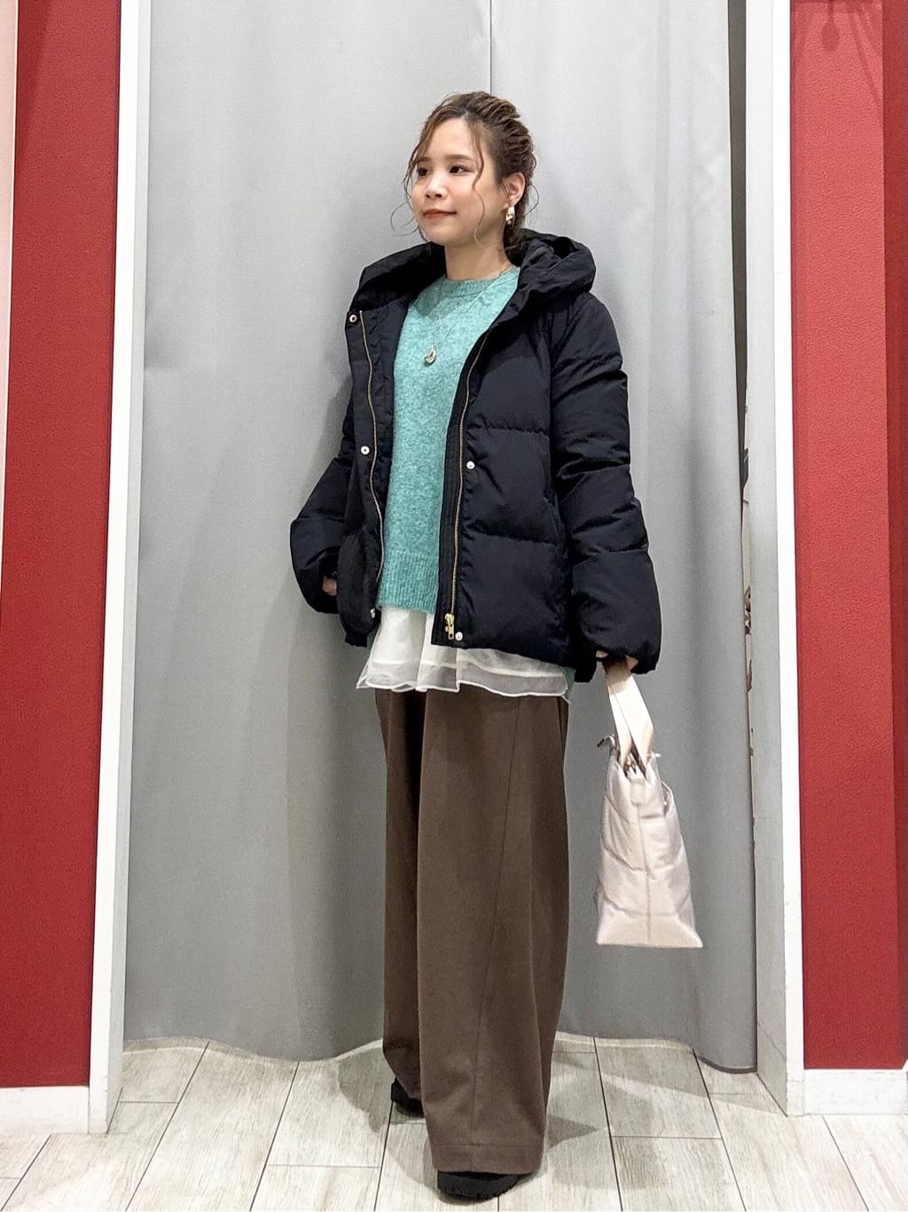 shioさんの「SHOO･LA･RUE｜【撥水/洗える】ショートフーディーダウン」を使ったコーディネート