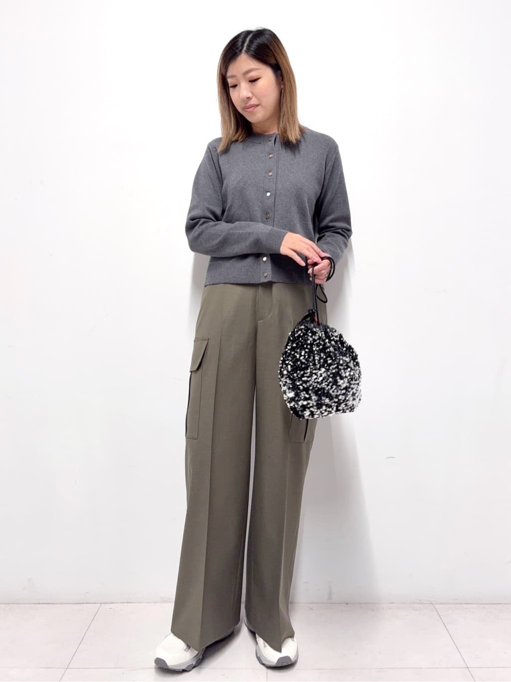 Nishijimaさんの「DRESSTERIOR｜スパンコール2WAY巾着バッグ」を使ったコーディネート
