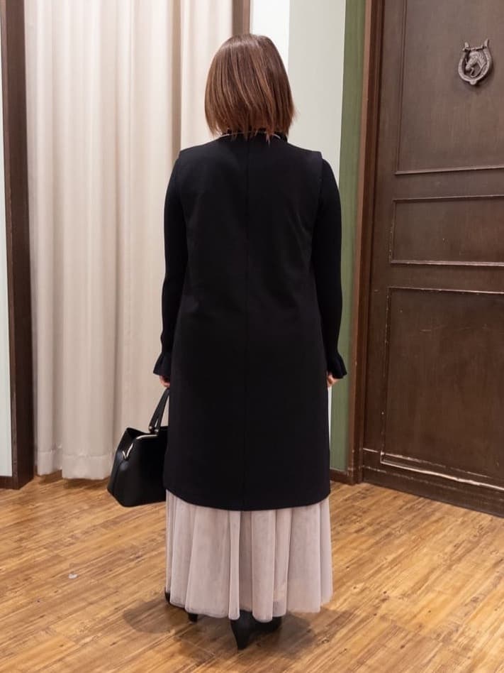 みかりん さんの「SHOO･LA･RUE｜【洗濯機可/セットアップ可/S-3L】きちんと楽に。カットジョーゼット ロングジレ」を使ったコーディネート