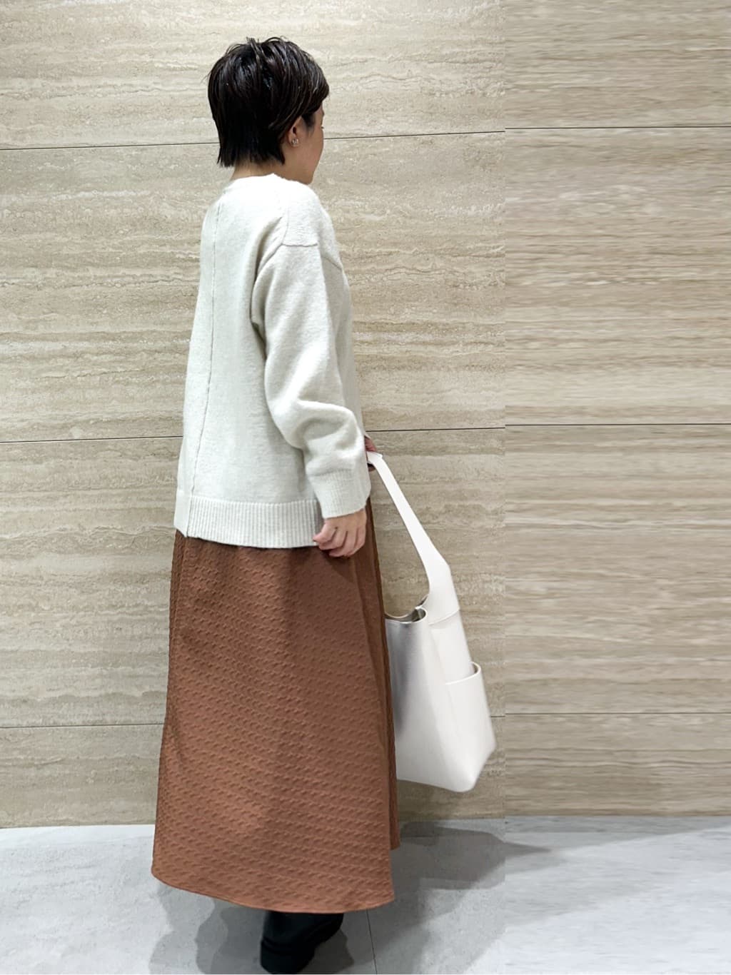NAMIさんの「OPAQUE.CLIP｜リラクシークルーネックニット【洗濯機OK】」を使ったコーディネート