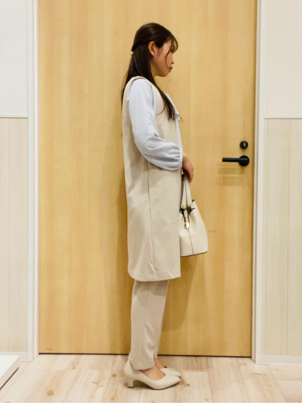 minamiさんの「SHOO･LA･RUE｜【洗濯機可/セットアップ可/S-3L】きちんと楽に。カットジョーゼット ロングジレ」を使ったコーディネート