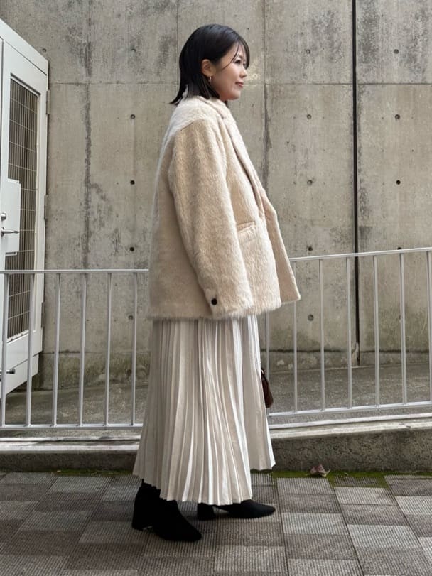 chさんの「THE SHOP TK｜纏うだけで大人上品 シャギーチェスターハーフコート」を使ったコーディネート