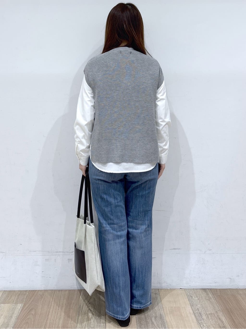 るーさんの「grove｜【2点SET】一枚でコーデが決まる！ニットベスト&times;シャツSET」を使ったコーディネート