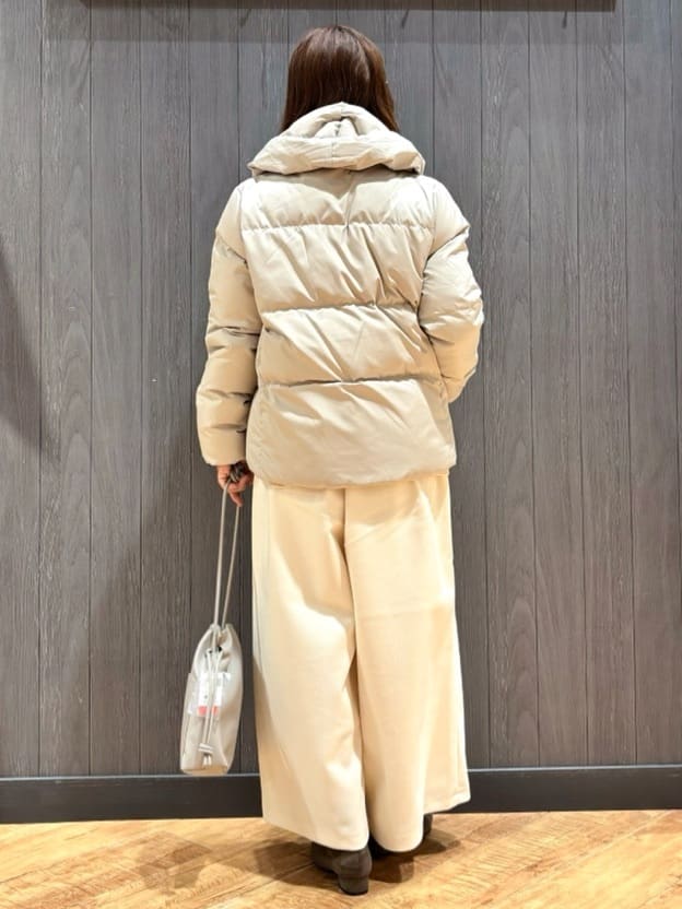 meiさんの「SHOO･LA･RUE｜【撥水/洗える】ショートフーディーダウン」を使ったコーディネート