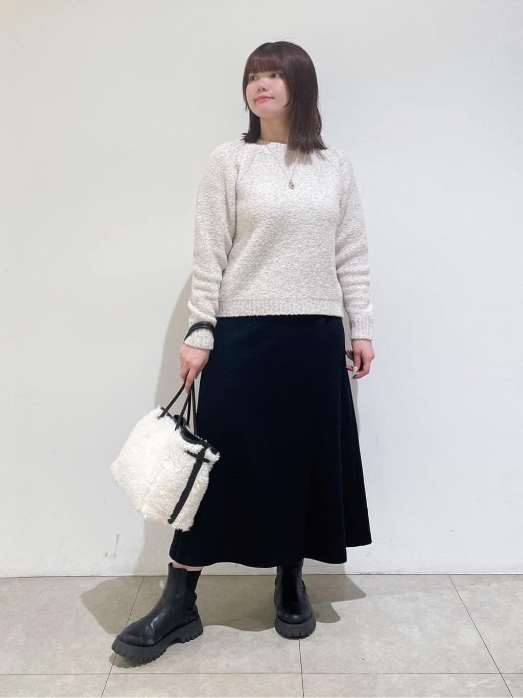 emikaさんの「INDIVI｜【洗える／ラメ／意匠感】ミックスブークレニット」を使ったコーディネート