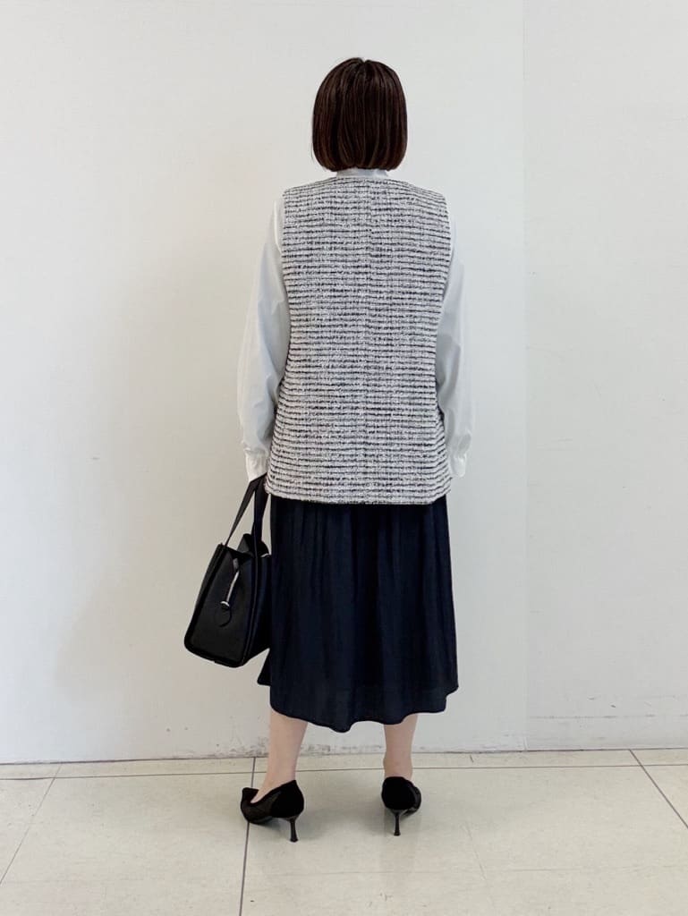 yoshiyaさんの「INDIVI｜【合皮／ミドルサイズ】春カラーフォルムバッグ」を使ったコーディネート