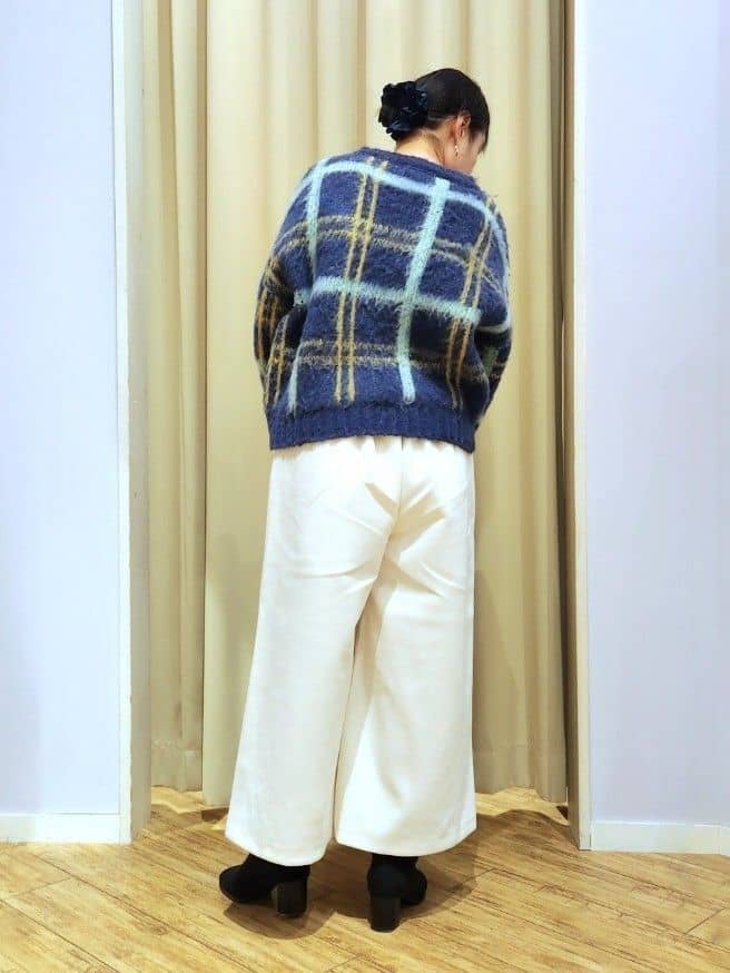 くまさんの「SHOO･LA･RUE｜【S-LL】女性らしさ漂う ふわふわチェック柄ニット」を使ったコーディネート