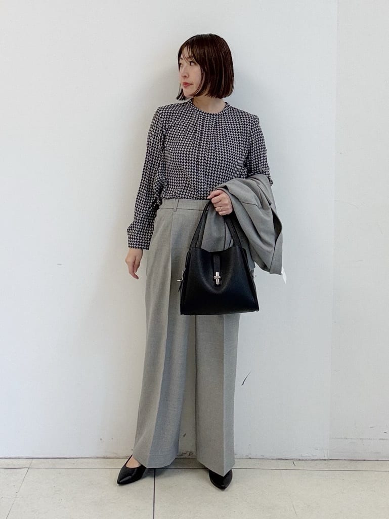 yoshiyaさんの「INDIVI｜【洗える／セットアップ可能】凹凸ストレッチ素材ダブルジャケット」を使ったコーディネート