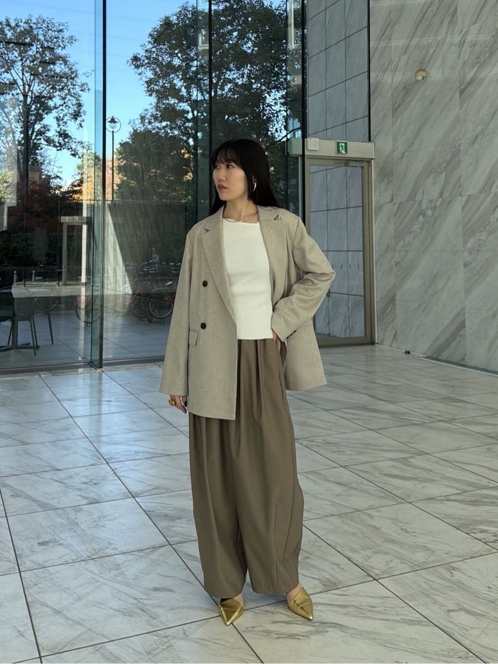 rinaさんの「INDIVI｜オフショルスリットリブニット」を使ったコーディネート