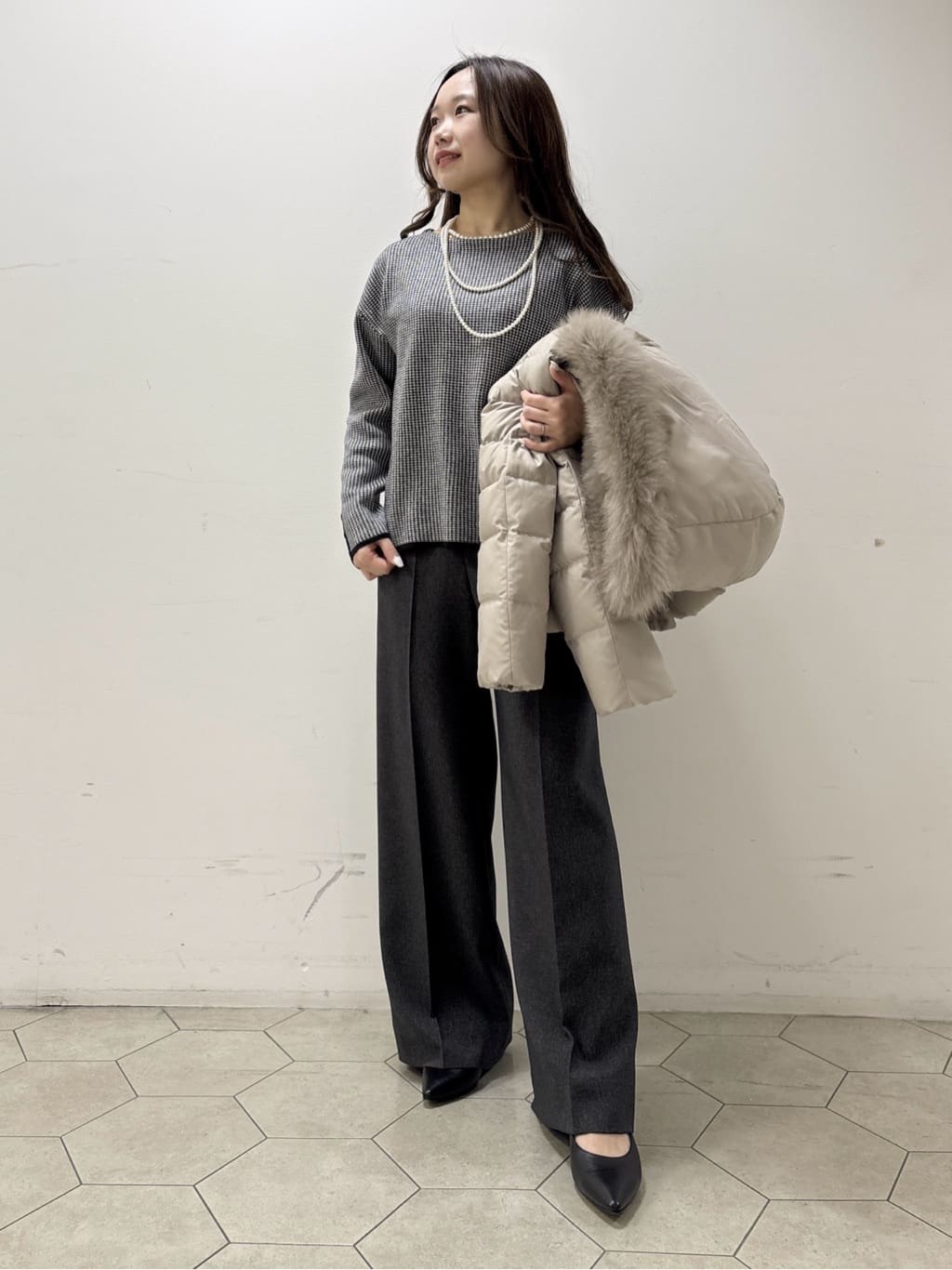 kahoさんの「INDIVI｜【名品／撥水／抗菌防臭】ショート丈リサイクルダウンコート」を使ったコーディネート