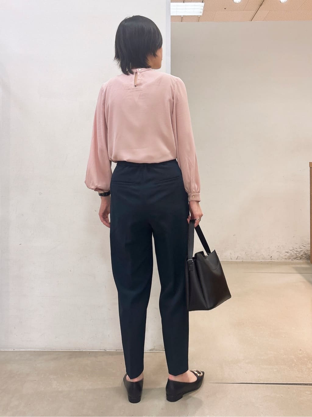しばさんの「THE SHOP TK｜【通勤・きちんと見えに】ダブルクロス ペプラムジレ/セットアップ可」を使ったコーディネート